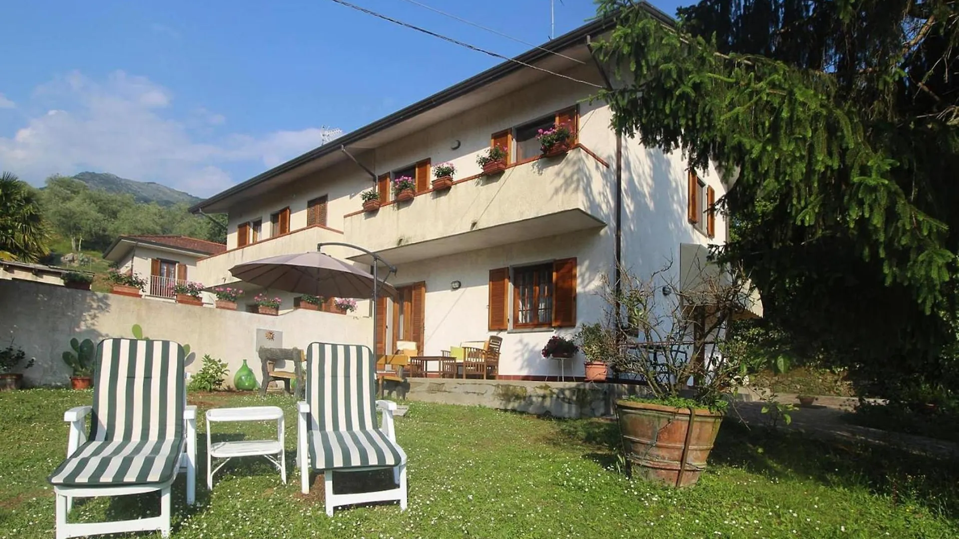 Beautiful Holiday Home Casa Vado With Above Ground Pool In Camaiore