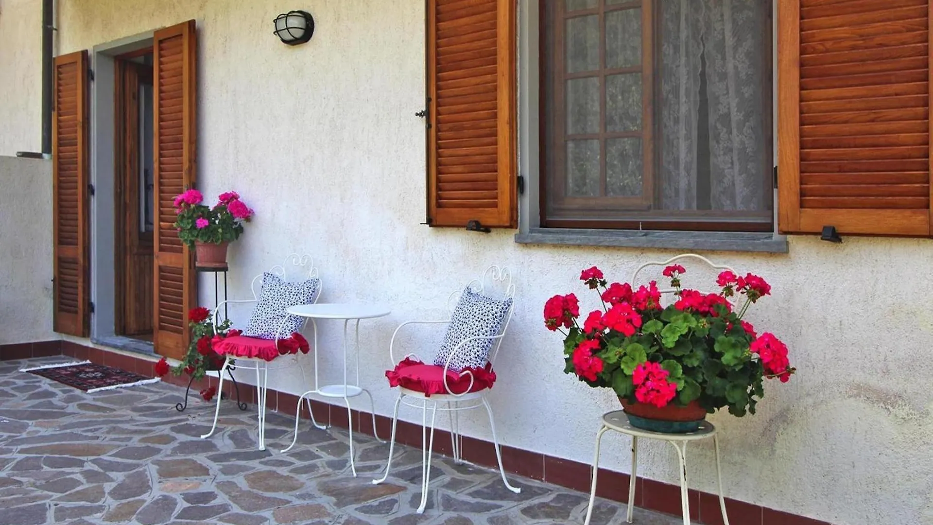 Beautiful Holiday Home Casa Vado With Above Ground Pool In Camaiore